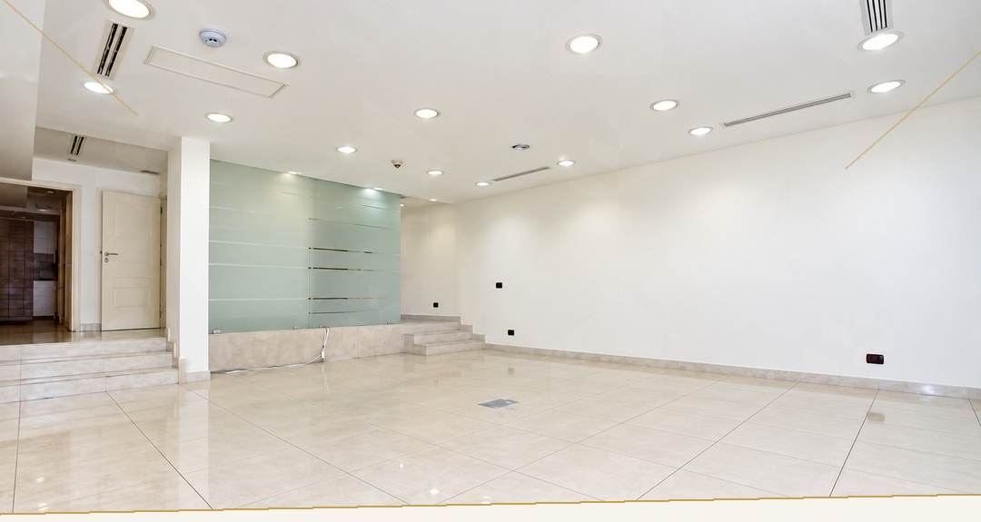 Open, naturally lit floor of the 120 m² office, Downtown Beirut — Ref. 1192