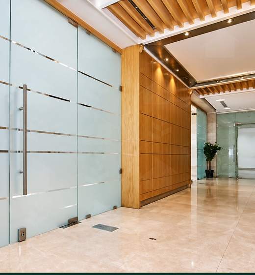 Glazed partition wall and the approach to the office, Downtown Beirut — Ref. 1192