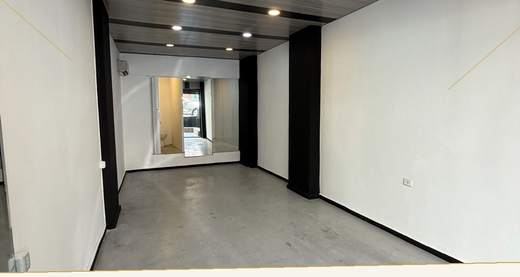 36 m² shop for rent on St. Louis Street, Achrafieh, Beirut — Cedar Keys Estates Ref. 1184