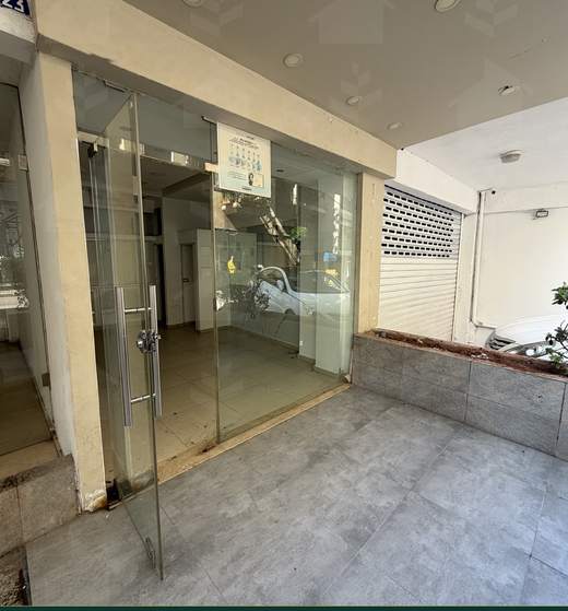 Glass entrance door and shopfront at pavement level, shop for rent in Sodeco, Achrafieh — Ref. 1199